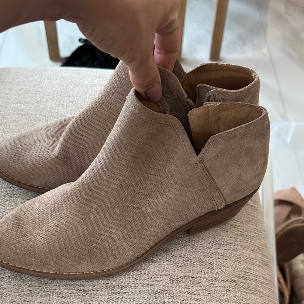 Lucky Brand Textured Tan Ankle Booties - Picture 2 of 6